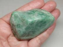 Amazon.co.jp: 緑塊 183g 翡翠 原石 ヒスイ 鉱物 鑑賞石 糸魚川 水石